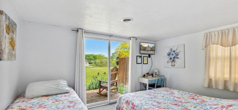 Sunset Acres Motel - Web Listing (newer photo)